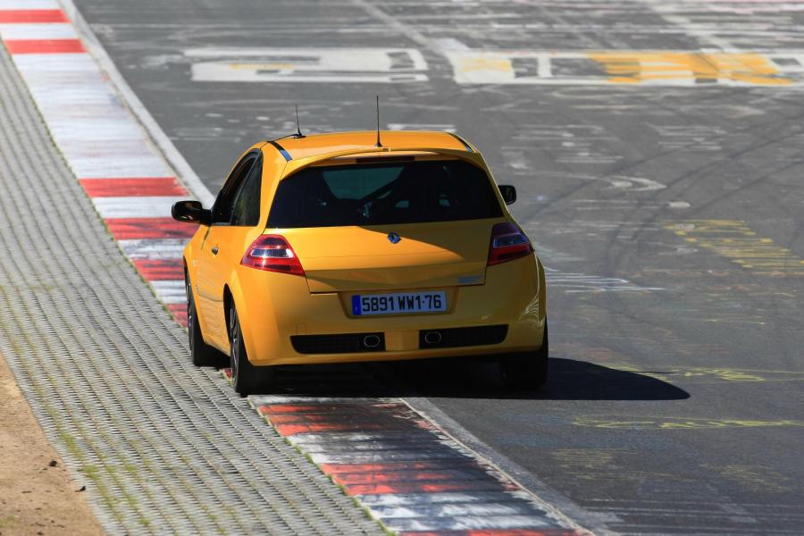  Renault Megane RS R26.R 2008 года  (фото 83 из 86)